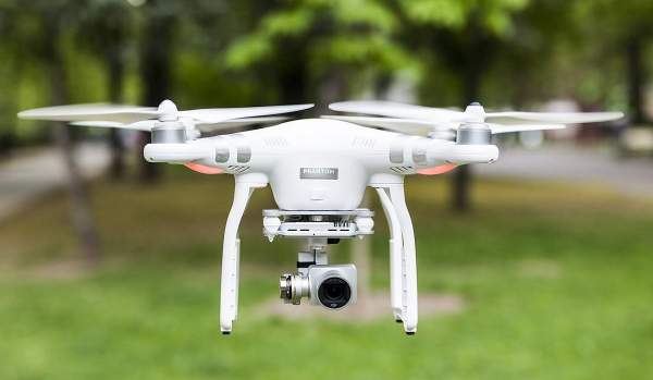 Đà Nẵng thí điểm sử dụng flycam và camera giám sát người dân tránh tiếp xúc khiến dịch bệnh lây lan phức tạp. (Nguồn ảnh: xaluan.com)